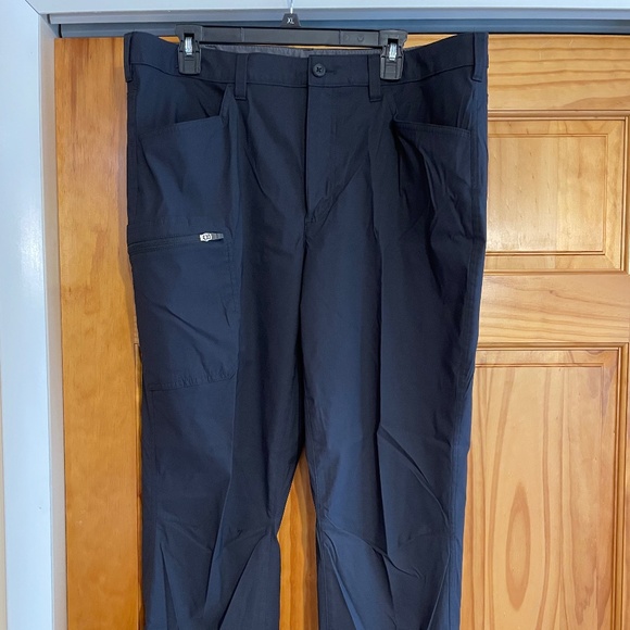 Men's Eddie Bauer Rainier Pants Black 38x30 - Picture 1 of 3